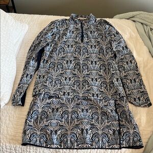 Tommy Bahama Botanical everyday active zip top and skort set. Navy andlight blue